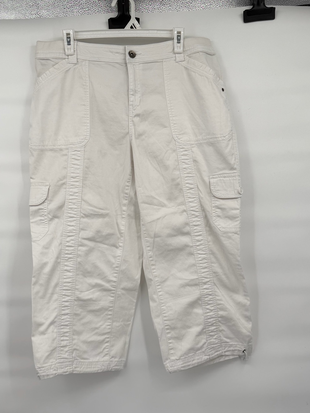 Style and co Macy’s white cotton cargo capri
